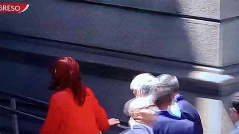 Cristina Kirchner Hizo El Gesto De Fuck You Al Entrar Al Congreso DeRedes Tv