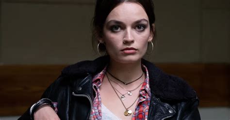 Xem phim Sex Education tôi xấu hổ nhận ra mình bao biện cho cái sai suốt nhiều năm giờ phải