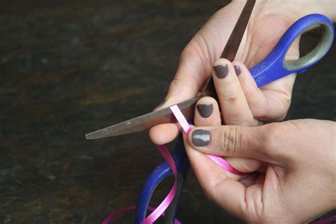 How To Make A Bow Out Of Curling Ribbon Diy Projects