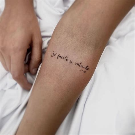 Sint Tico Foto Tatuajes De Letras En El Hombro Para Hombres Alta