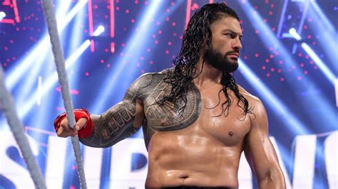 Video Roman Reigns Breaks Character At Wwe Live Event Pwmania