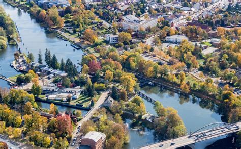 Luftbild Fürstenwalde Spree Schleusenanlagen am Ufer der Wasserstraße