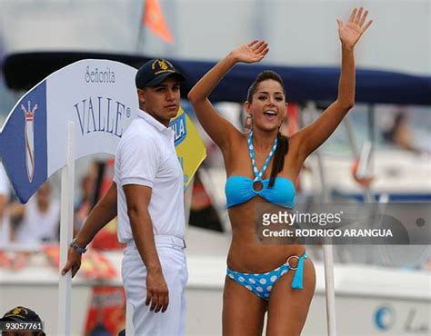 10 Hot Sexy Diana Degette Bikini Pics