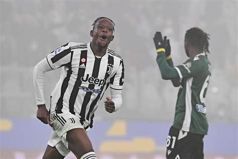 Calciomercato Juve Zakaria Piace Al Barcellona Scambio In Vista