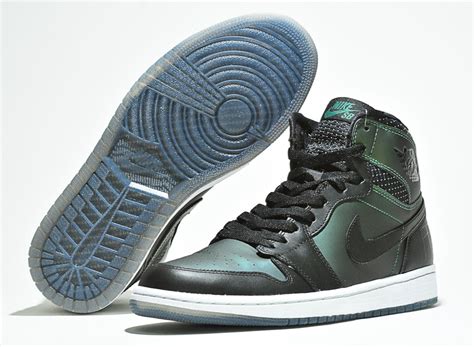 A Detailed Look at the Nike SB Air Jordan 1 - SneakerNews.com
