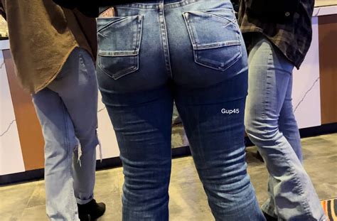 Jiggly Blonde Pawg Keeps Pulling Up Her Jeans Oc Tight Jeans Forum