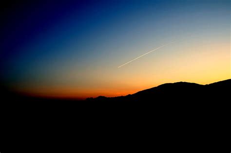 Wallpaper Biru Matahari Terbenam Langit Jeruk Putih Hitam Malam