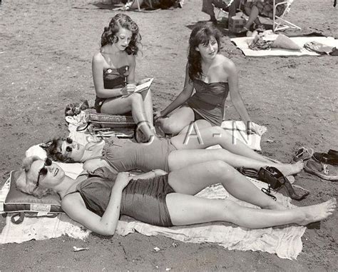Original Vintage Semi Nude Pinup Press Photo Pretty Women Swimsuit Beach