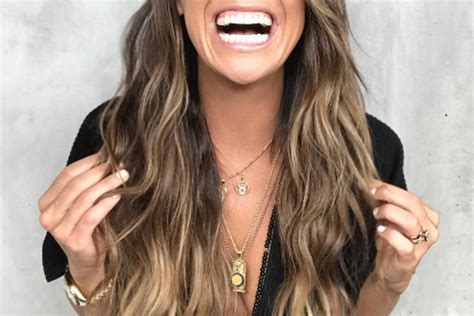 Dirty Brunette Is De Haartrend Voor 2019 Lange Kapsels Schoonheidsproducten Haartrends