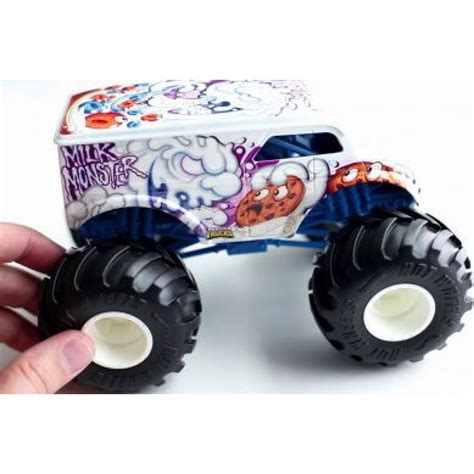 Hot Wheels Monster trucks kaskadérské kousky Milk Monster KIDS cz