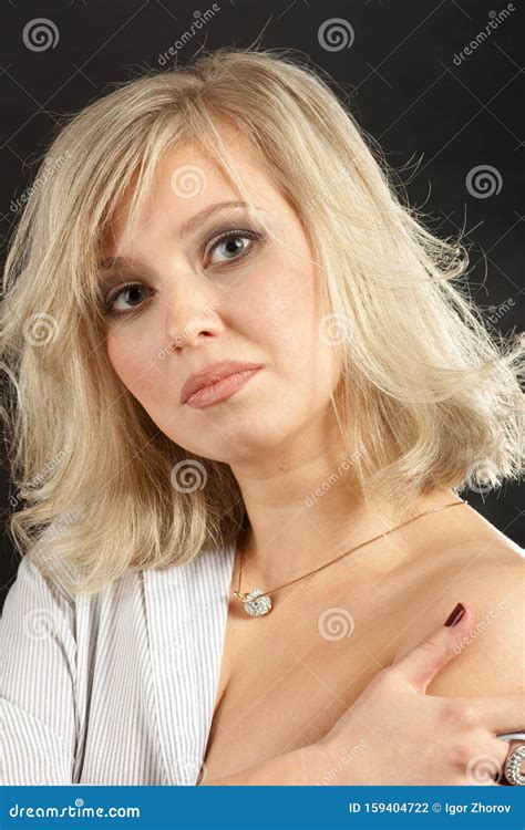 Blonde Sexy En Chemise Photo Stock Image Of Lifestyle 159404722