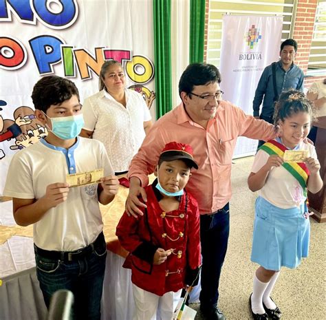 Ministro Molina Inaugura El Pago Del Bono Juancito Pinto En El Plan 3000 Y Destaca Aporte De Las