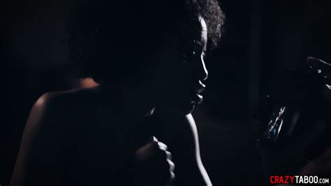 Ebony Model Enjoy Hardcore Fuck With The Photographer