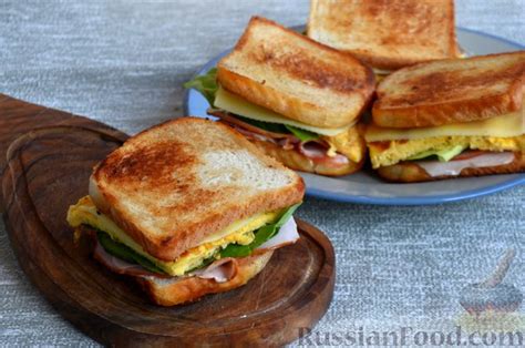 Рецепт: Сэндвичи с омлетом, ветчиной, огурцом и сыром на RussianFood.com