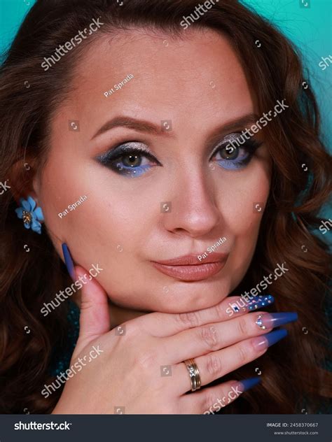Soft Nude Shimmery Glamour Makeup Look Stock Photo 2458370667 Shutterstock