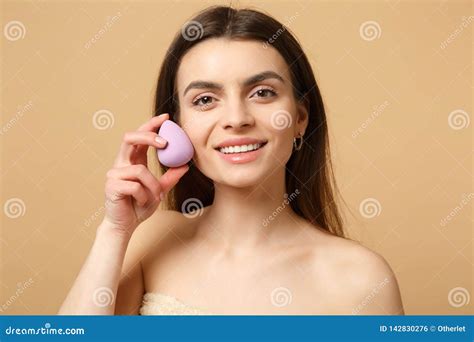 Abschluss Herauf Brunette Halb Nackte Frau S Mit Der Perfekten Haut Nackt Bilden Lokalisiert