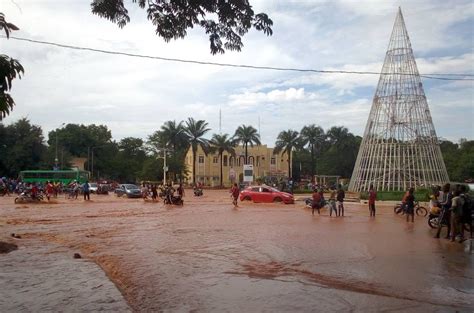 Bobo Dioulasso La Place De La Nation Envahie Par Les Eaux