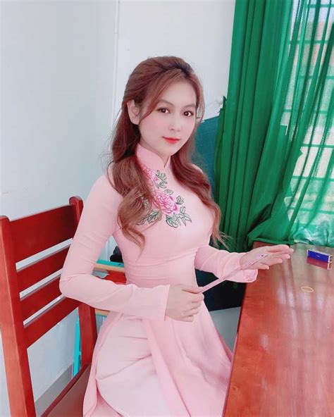 Cô giáo hot girl khoe ảnh thời trẻ trâu năm trước Xưa gầy gò e thẹn nay đầy đặn táo bạo