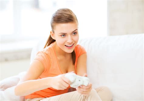 Девушка с пультом — Girl with remote control