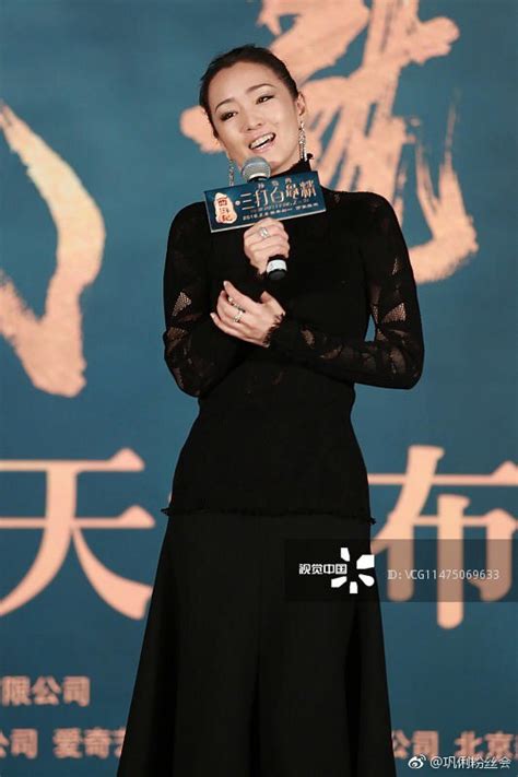 Đi ngược số đông chị đại U50 Củng Lợi chỉ trung thành với son nude bợt bạt