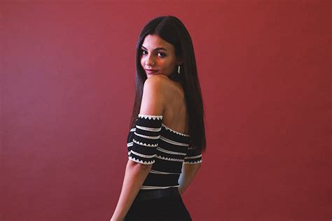 Victoria Justice Hot Celebs Home