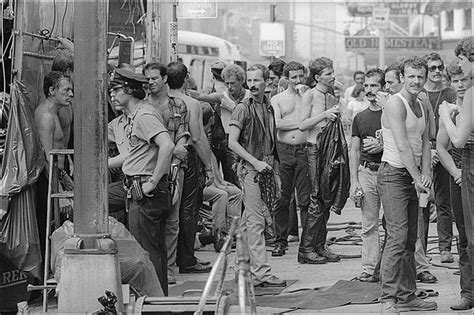 Ways To Find A Gay Sex Party Late Night Cruisin