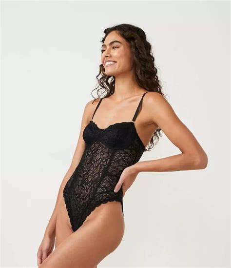 Seleção de lingerie apresenta fusão entre design e moda acessível Vírgula