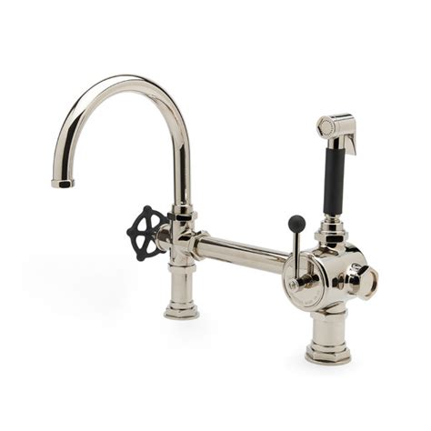 importance    kitchen faucet  perfect bath