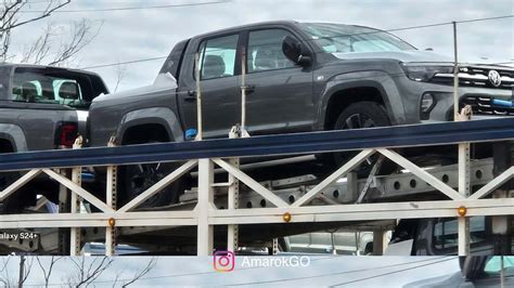 Nova VW Amarok 2025 já está chegando às lojas e tem interior revelado