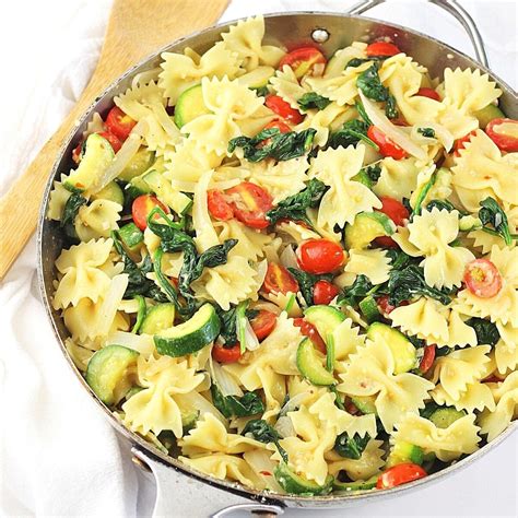 Farfalle Pasta With Zucchini Spinach And Tomatoes Now Cook This