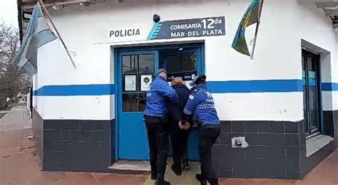 Rob Un Celular Con Un Arma De Utiler A Pero Lo Atraparon Unos Vecinos