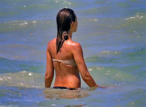 Jessica Alba Wearing A Strapless Bikini On A Beach In Mexico Porn Pictures XXX Photos Sex