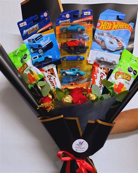 Ramo De Hotwheels En 2024 Regalos Creativos Manualidades Carritos Hot Wheels