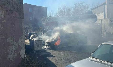 Tomarza da park halindeki otomobil alev aldı Asayiş Haberleri sehir