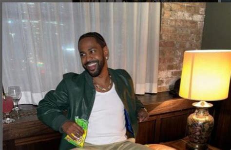 Rapper posta nude no Instagram comparando tamanho do pênis console game