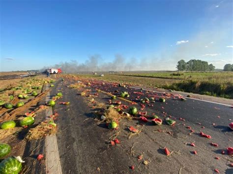 Carretas e caminhão batem pegam fogo e dois morrem na 163 em MT