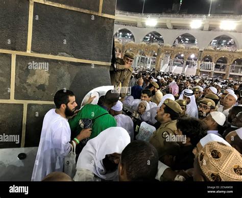 Black Stone Of The Kaaba High Resolution Stock Photography and Images ...