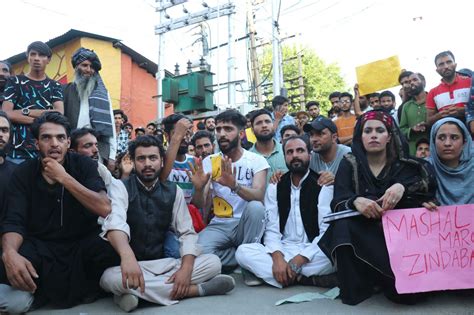 Massive Protest In Srinagar: Gujjar Bakarwals Fight For Scheduled Tribe