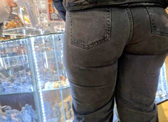 Blonde Latina Filling Out Her Jeans Nicely Tight Jeans Forum