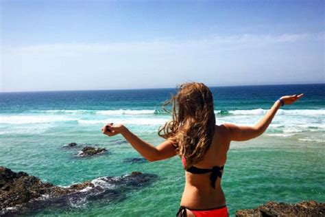 10 Hot Sexy Sara Carreira Bikini Pics