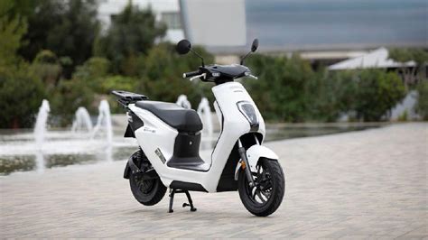 Honda Unveils Honda EM1 E Electric Scooter Design Features