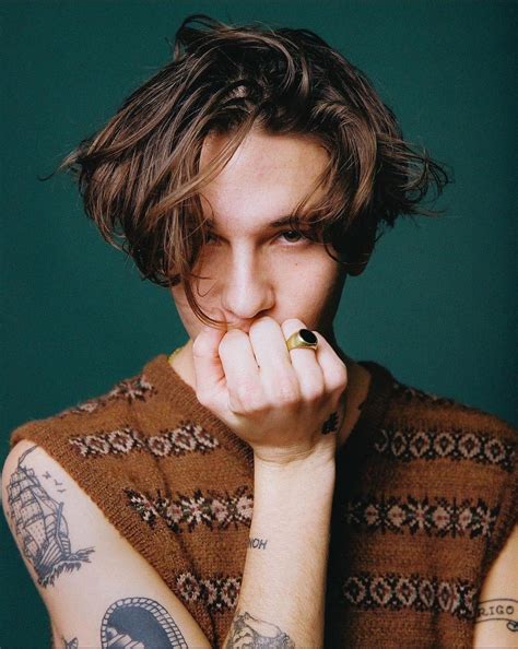 The Historic Age of Tucker That Makes Him a Timeless Role Model for Everyone - Veja Store Site