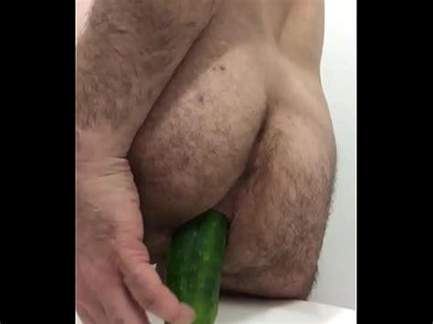 Saurontole Follando Con Un Pepino XVIDEOS