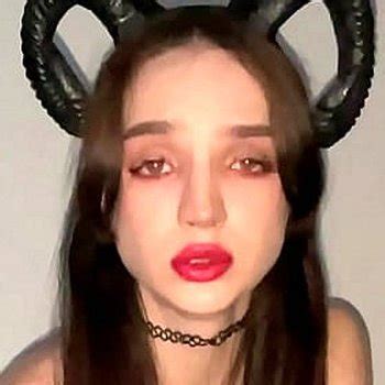 Get 4 Lilith Cain Free Porn Site And Sex Links At FreeOnes