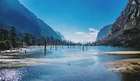 Madhuri Lake (Sangetsar Lake) – Scenic High-Altitude Lake in Tawang