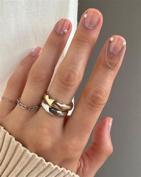 Esmaltes Color Nude una declaración elegante de tus uñas