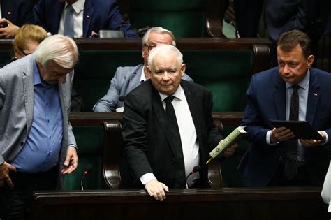 Ogromne przelewy Wpłaty na konto PiS nie ustają WP Wiadomości