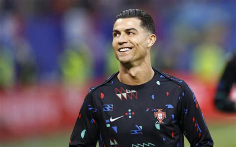 Cristiano Ronaldo ouvre sa chaîne YouTube et bat des records d