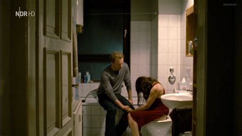 Naked Maja Sch Ne In Der Brand