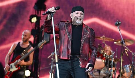 Vasco Rossi Compleanno Oggi Il Rocker Di Zocca Compie Anni Al Via